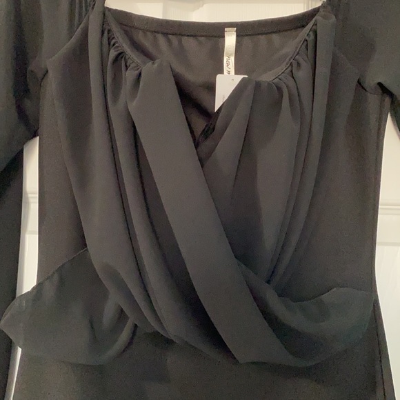 Black Off-Shoulder Dress - Picture 3 of 5